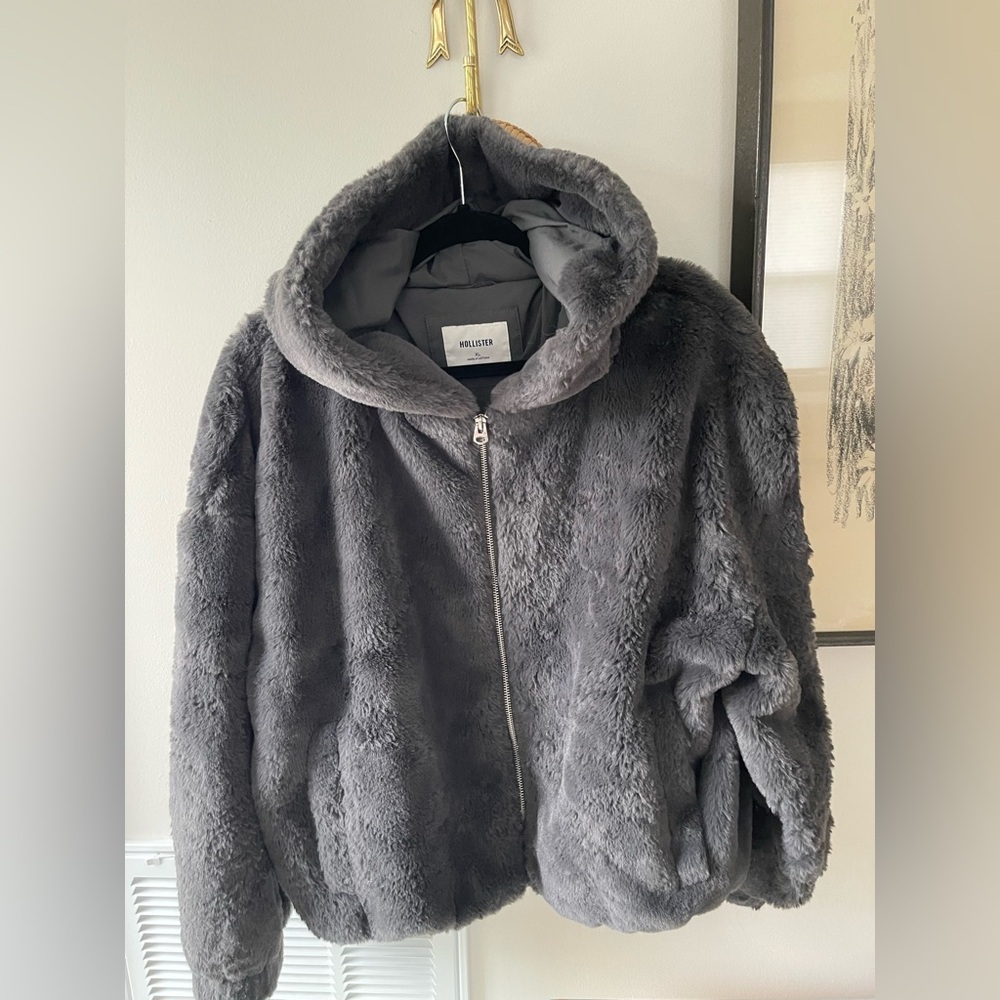 Hollister lined faux fur full zip jacket, grey, XL. Warm and soft